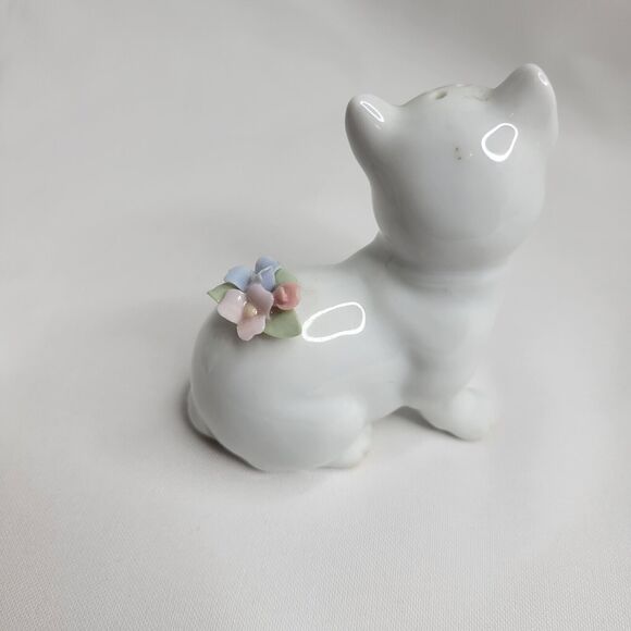 Vintage Porcelain Kitty Cat Salt and Pepper Shakers White Kittens with Flowers - Picture 7 of 8